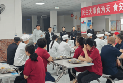 <b>合校方食堂、封存留样食物及原材料</b>