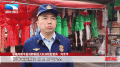 <strong>向前来祭扫的群众发放消防平安宣传</strong>