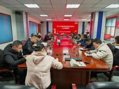 <b><b>以严谨务实立异多元的形式</b></b>